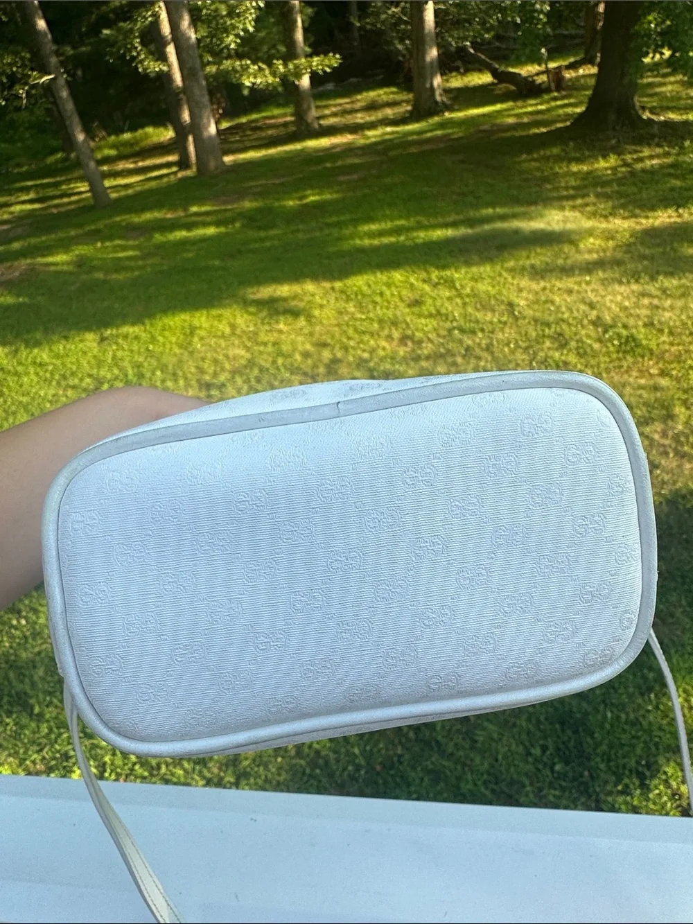Gucci White Crossbody Bucket Bag